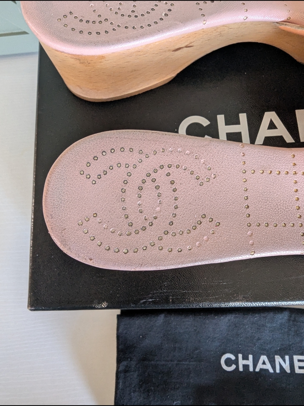 Chanel patent leather wooden platform slide mules - Picture 6 of 15